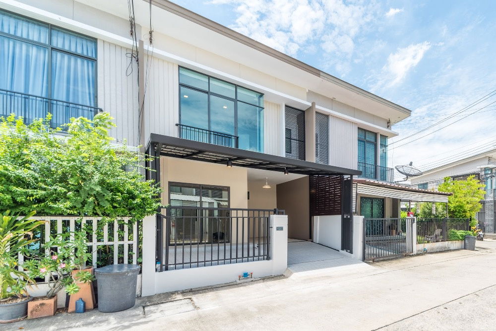 รูป 🏡 ขายทาวน์โฮม2ชั้น พฤกษาวิลล์ 65  ศรีสมาน รีโนเวทใหม่ พร้อมย้ายเข้าอยู่  🧭 หน้าบ้านหันรับทางทิศ ตะวันตกเฉียงใต้  - รูปที่ 3/17
