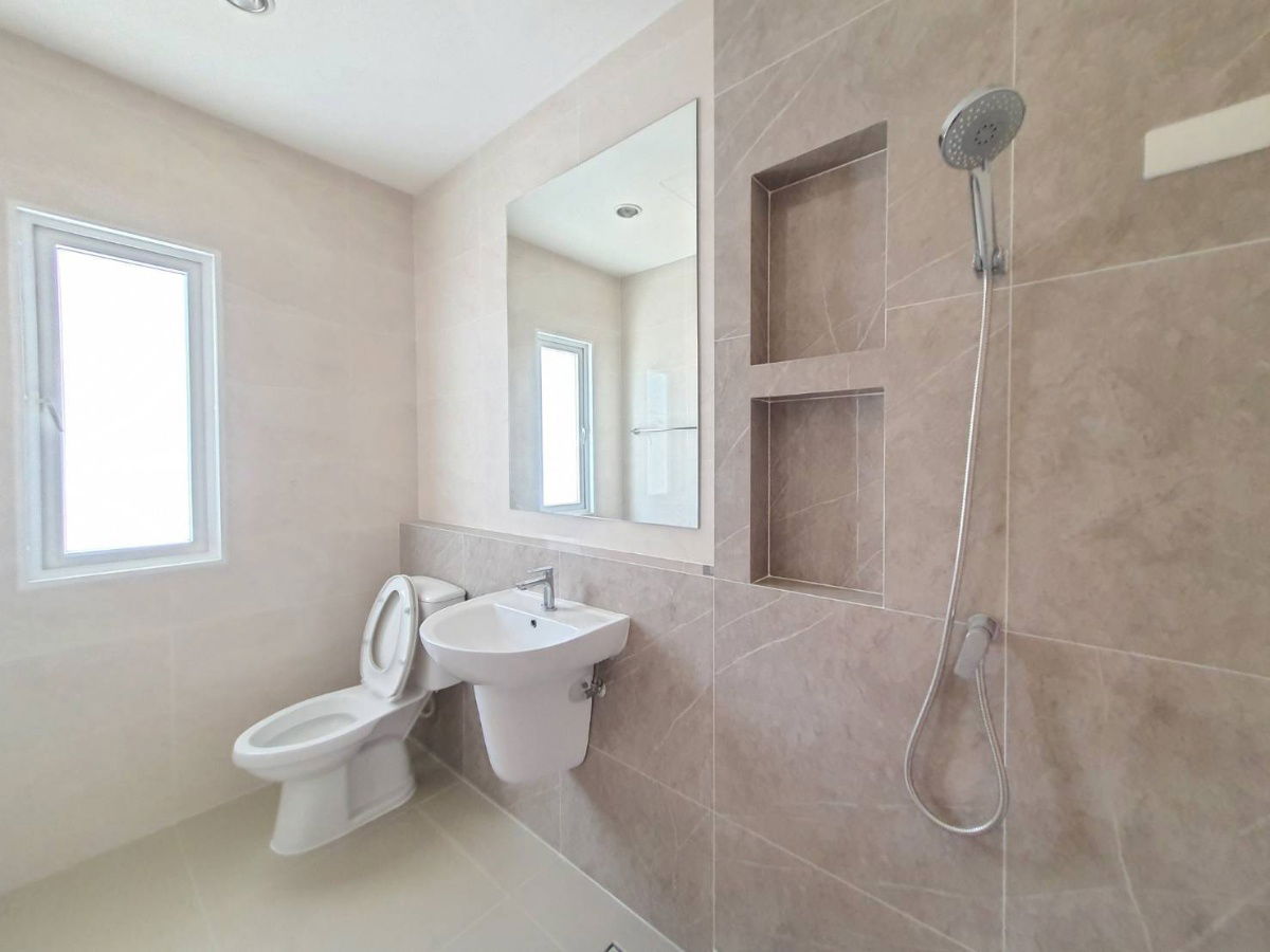 picture For Rent: 2-Storey Detached House in Grandio Ramintra–Outer Ring Road Village  - 6/12