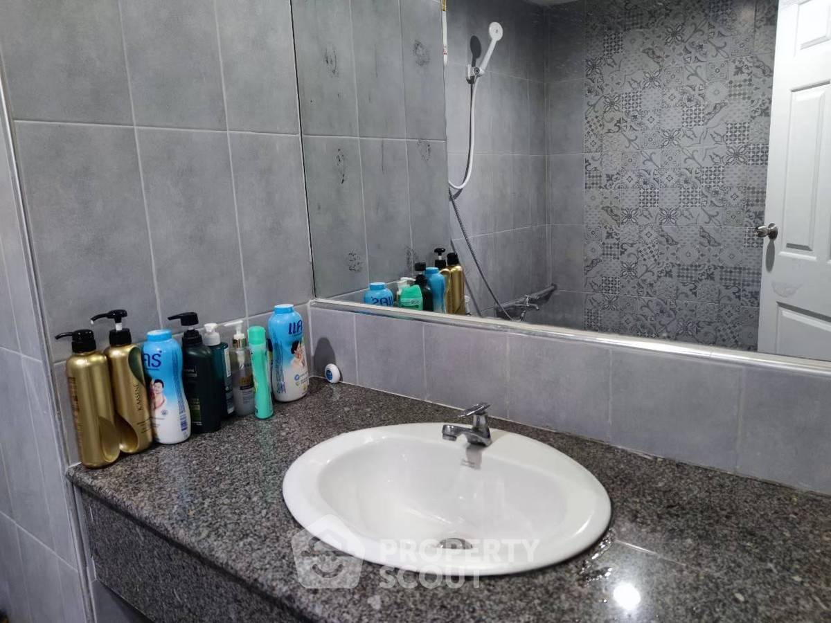 picture 1-BR Condo at Ratchada Orchid near MRT Sutthisan (ID 2259372) - 6/6