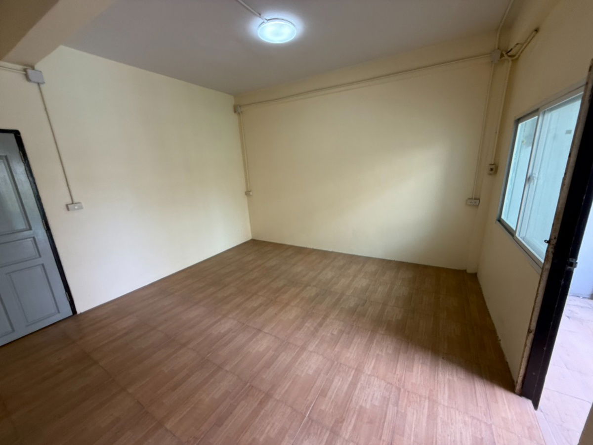 picture 3-storey townhouse for sale, Soi Inthamara 23, Phaya Thai District, Line ID 0619636888 - 6/20