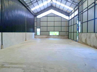Factory for rent : Satriwit MRT ChokChai4 2.6km. Lotus Chokchai4 700m. Office space for rent Building 1 with side parki