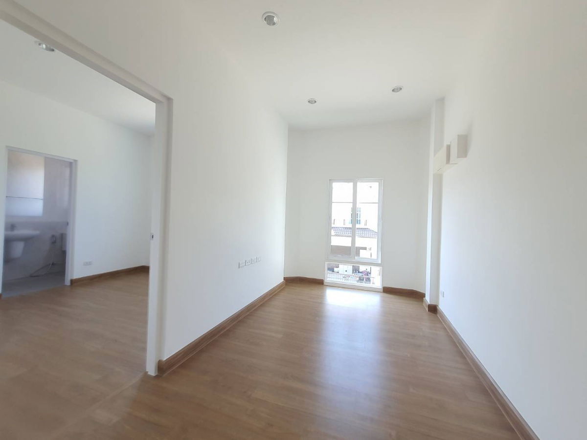 picture For Rent: 2-Storey Detached House in Grandio Ramintra–Outer Ring Road Village  - 5/12