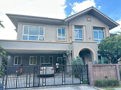 🔸Beautiful house in a safe project, Laddarom Elegance, near Nakhon Payap International School ☎️064-792-4426 (Ben)