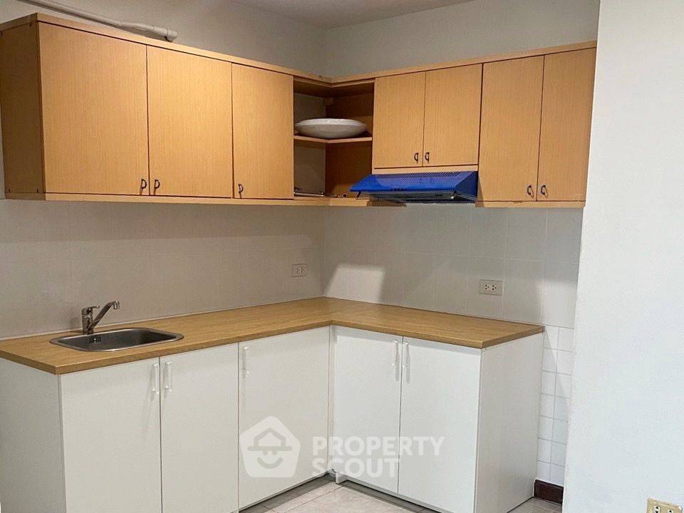 picture 2-BR Condo at Modern Home Tower Condominium near MRT Wat Mangkon (ID 2257748) - 1/6
