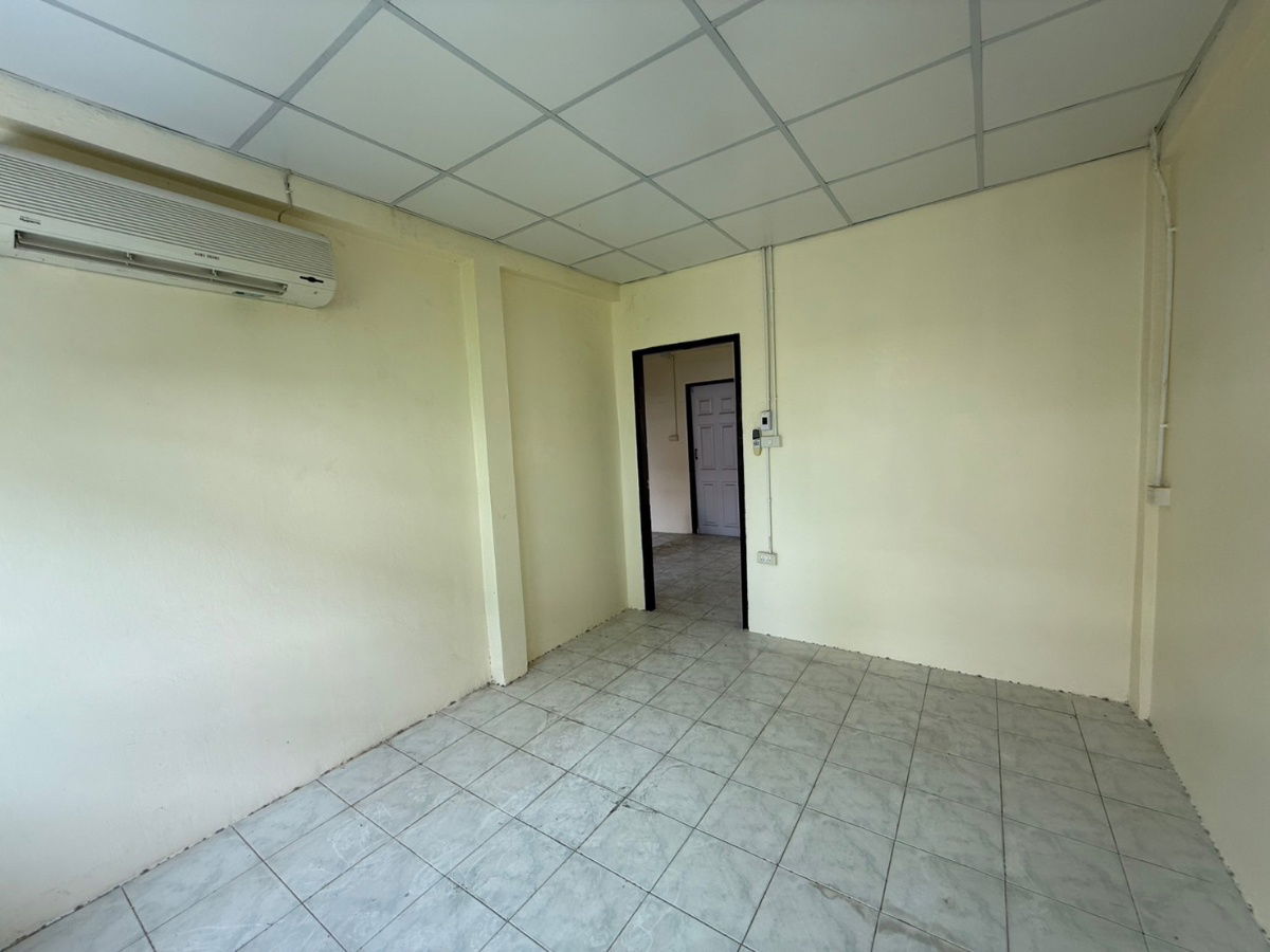 picture 3-storey townhouse for sale, Soi Inthamara 23, Phaya Thai District, Line ID 0619636888 - 10/20