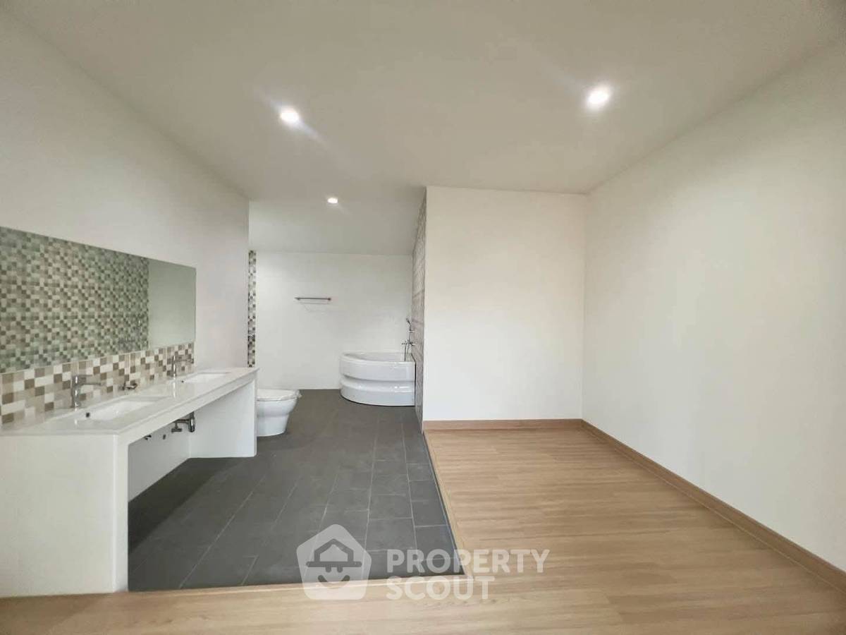 picture 3-BR House close to Huai Yai (ID 2257577) - 9/19