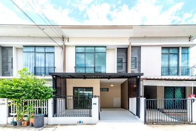 ทาวน์โฮม ม.รังสิต : 🏡 ขายทาวน์โฮม2ชั้น พฤกษาวิลล์ 65  ศรีสมาน รีโนเวทใหม่ พร้อมย้ายเข้าอยู่  🧭 หน้าบ้านหันรับทางทิศ ตะวันตกเฉียงใต้ 