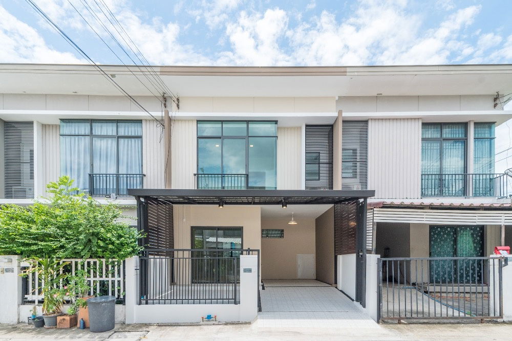 รูป 🏡 ขายทาวน์โฮม2ชั้น พฤกษาวิลล์ 65  ศรีสมาน รีโนเวทใหม่ พร้อมย้ายเข้าอยู่  🧭 หน้าบ้านหันรับทางทิศ ตะวันตกเฉียงใต้  - รูปที่ 1/17