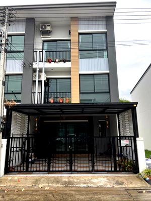 ทาวน์โฮมให้เช่า : ให้เช่าUnio Town ลำลูกกา-คลอง 4  ติดถนนเลียบคลอง 4 ห่างตลาดเอ.ซี. และ Big C ประมาณ 600 ม.