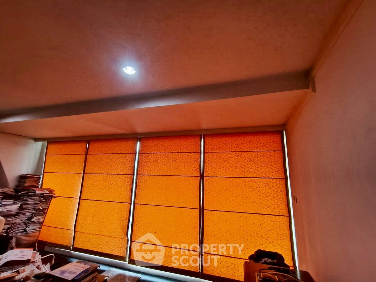 picture 2-BR Condo at Supalai Place Sukhumvit 39 near BTS Phrom Phong (ID 2257778) - 7/11