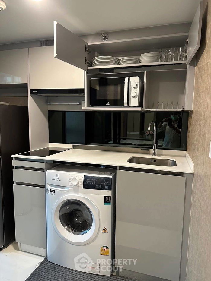 picture 2-BR Condo at Knights Bridge Space Rama 9 near MRT Phra Ram 9 (ID 2259288) - 26/38