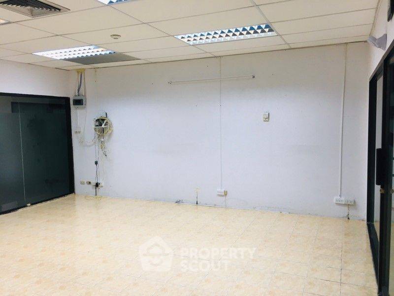 รูป คอนโด 1-ห้องนอน ที่ ออมนิ ทาวเวอร์ ใกล้ BTS นานา (ID 994743) - รูปที่ 11/11