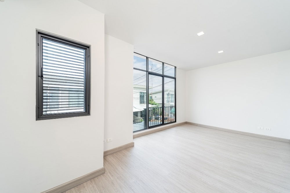 รูป 🏡 ขายทาวน์โฮม2ชั้น พฤกษาวิลล์ 65  ศรีสมาน รีโนเวทใหม่ พร้อมย้ายเข้าอยู่  🧭 หน้าบ้านหันรับทางทิศ ตะวันตกเฉียงใต้  - รูปที่ 10/17