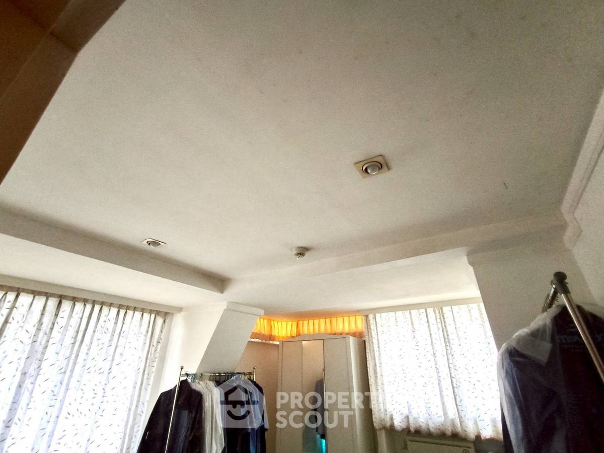 picture 2-BR Condo at Supalai Place Sukhumvit 39 near BTS Phrom Phong (ID 2257778) - 6/11
