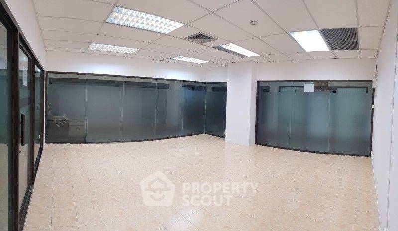 รูป คอนโด 1-ห้องนอน ที่ ออมนิ ทาวเวอร์ ใกล้ BTS นานา (ID 994743) - รูปที่ 2/11