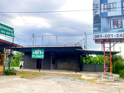 Land for rent Pathumthani : For rent: land with a building for business. Prime location on the main road 346, directly opposite the entrance to the Pathum Thani Transport Office.