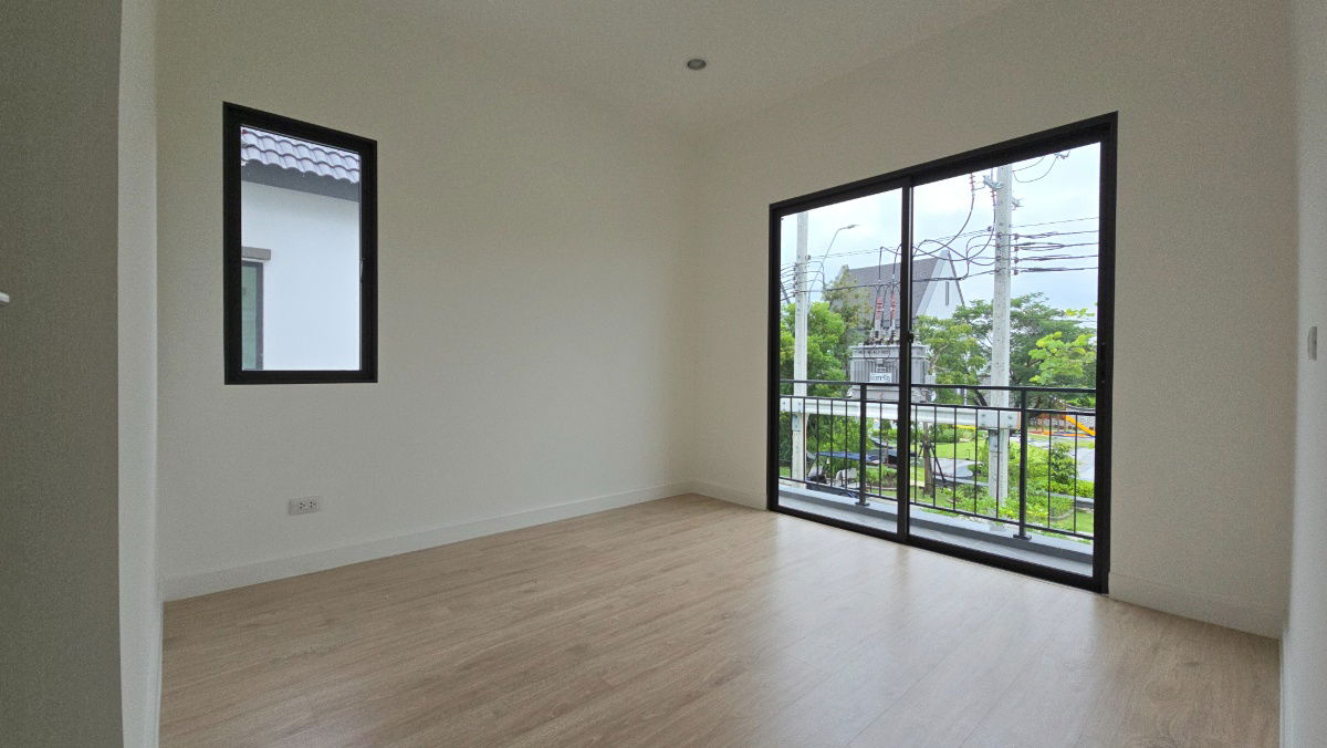 picture Saransiri Srivaree 2 - Luxury Corner House next to Central Garden and Club House, Only 9.19 MB - 26/29