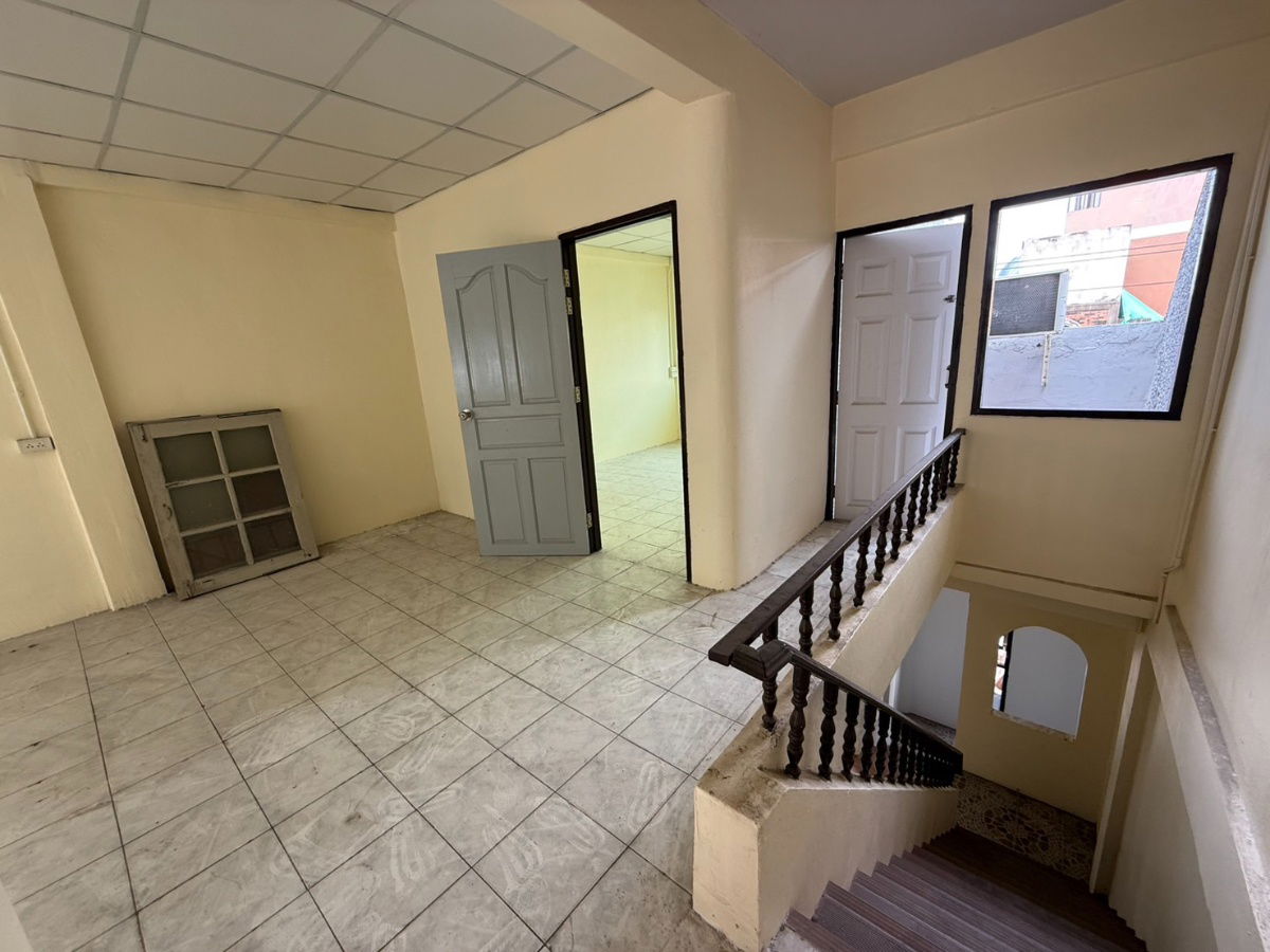 picture 3-storey townhouse for sale, Soi Inthamara 23, Phaya Thai District, Line ID 0619636888 - 14/20