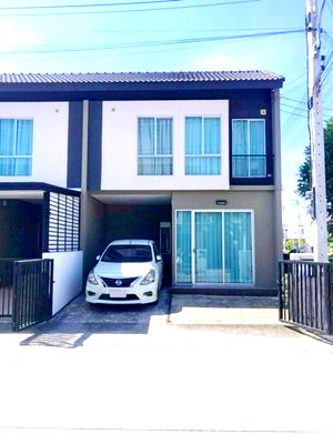Townhouses for rent Pathumthani : Pakkret Hospital 2 2.7 km. For rent 2-story townhouse corner unit 22sq.wa. 172sq.m. Market 345 1.1km
