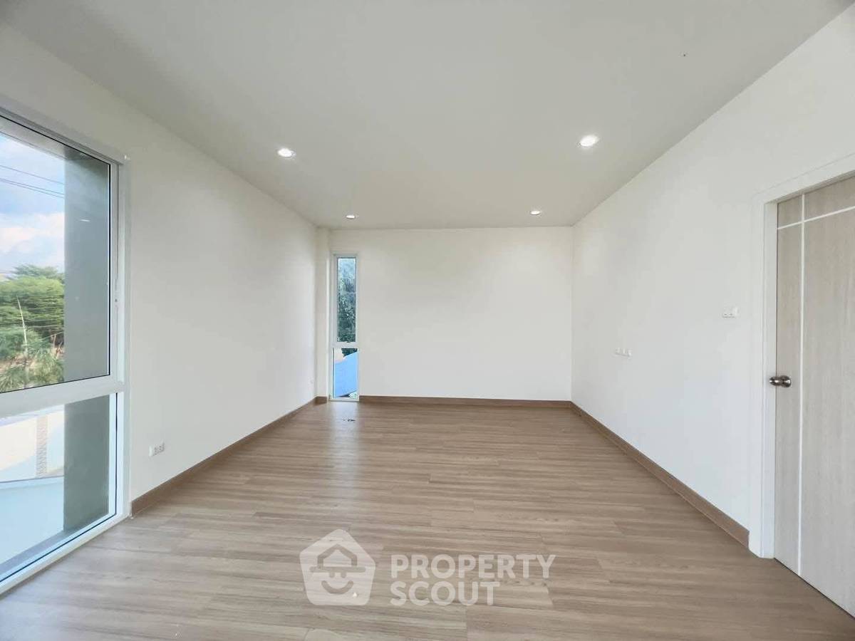 picture 3-BR House close to Huai Yai (ID 2257577) - 11/19