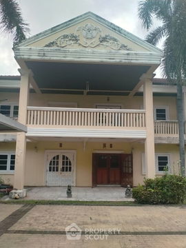 บ้าน 7-ห้องนอน ใน สวนหลวง (ID 878370)