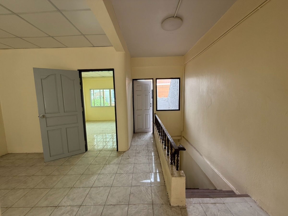 picture 3-storey townhouse for sale, Soi Inthamara 23, Phaya Thai District, Line ID 0619636888 - 16/20