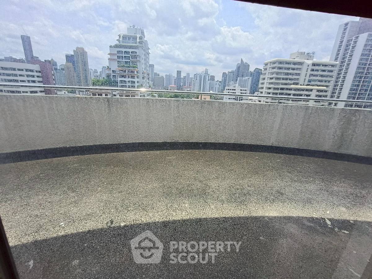 picture 2-BR Condo at Supalai Place Sukhumvit 39 near BTS Phrom Phong (ID 2257778) - 4/11