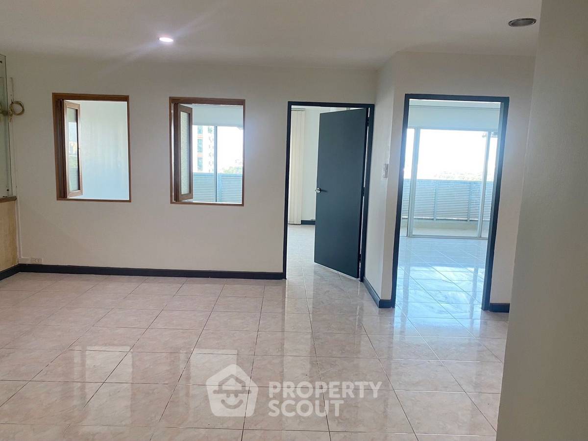 picture 2-BR Condo at Modern Home Tower Condominium near MRT Wat Mangkon (ID 2257748) - 3/6