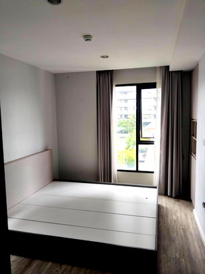 Houses for sale Bhakasa Industrial : condo very2  bearing sukumvit72