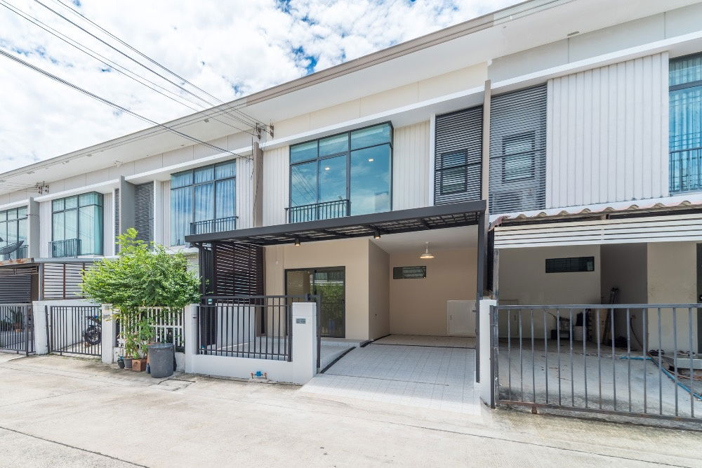 รูป 🏡 ขายทาวน์โฮม2ชั้น พฤกษาวิลล์ 65  ศรีสมาน รีโนเวทใหม่ พร้อมย้ายเข้าอยู่  🧭 หน้าบ้านหันรับทางทิศ ตะวันตกเฉียงใต้  - รูปที่ 2/17