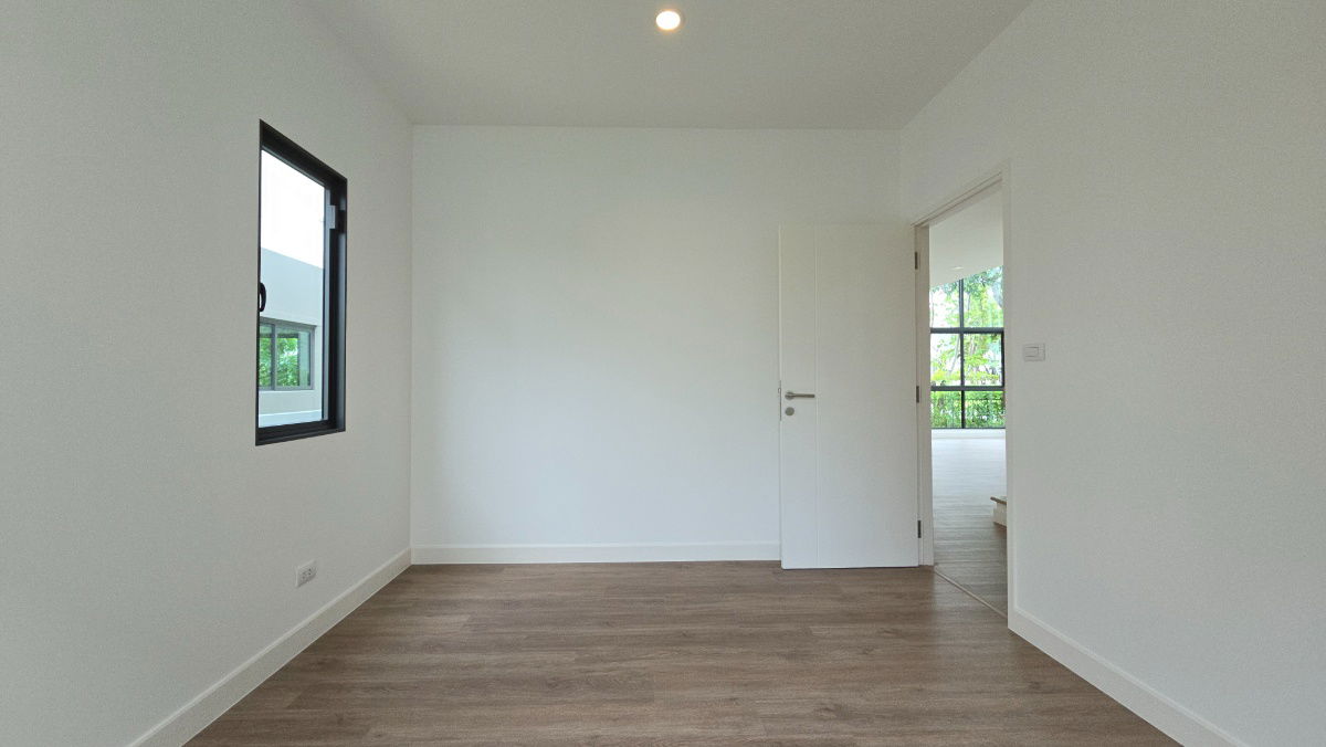 picture Saransiri Srivaree 2 - Luxury Corner House next to Central Garden and Club House, Only 9.19 MB - 14/29