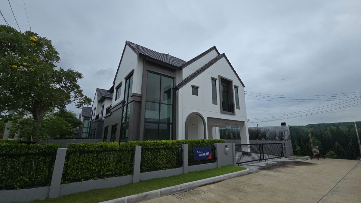 picture Exclusive Living! Corner House with Double Volume 6.5m next to Club House & Garden View - 3/31