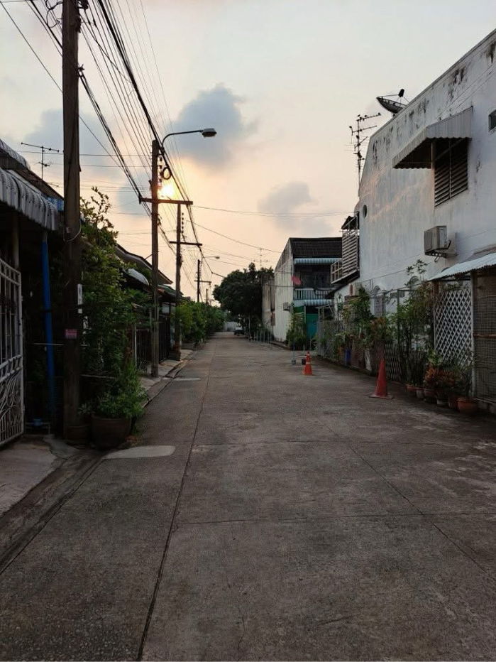 รูป 🏠 บ้านพร้อมอยู่ย่านโชคชัย 4 ลาดพร้าว 53 เงียบสงบ เดินทางง่าย ใกล้ตลาด-ห้าง ราคาดีสุดในย่านนี้! - รูปที่ 2/5