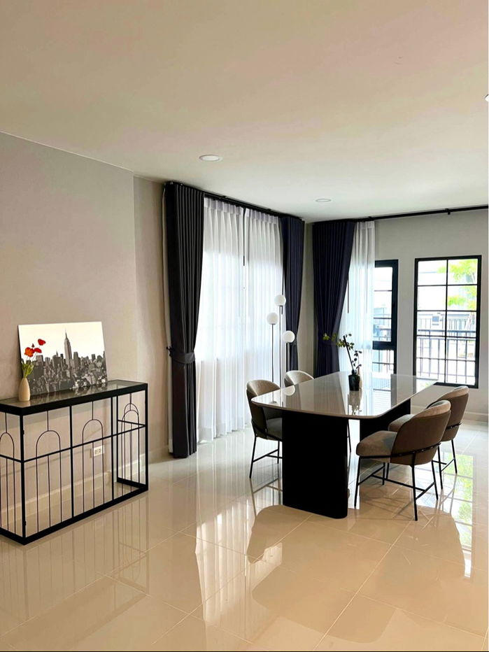 รูป 🏡🔥ให้เช่า บ้านเดี่ยวหลังใหญ่ 280 ตร.ม. 4 ห้องนอน 5 ห้องน้ำ 3 ที่จอด ตกแต่งครบพร้อมเข้าอยู่✨✅ - รูปที่ 4/10