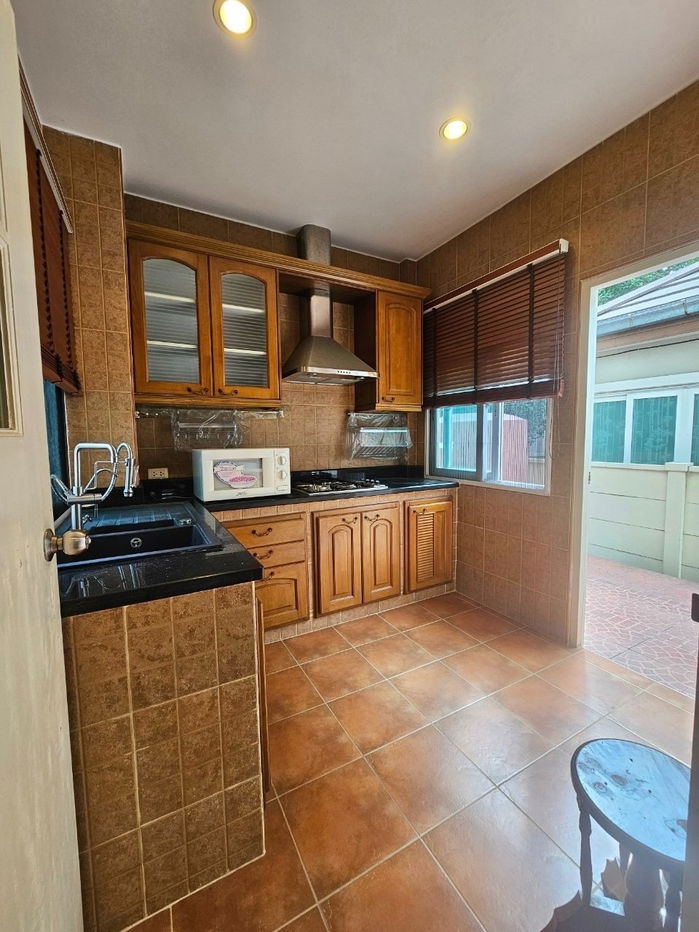 picture 2-Storey Single House for Sale – Serene Ratchaya 2, Soi 3  ✨ Balinese-inspired exterior design | Luxury Louis-style interior - 11/15