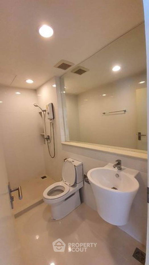 picture 3-BR Townhouse at Baan Klang Muang Chokchai 4 close to Chok Chai 4 (ID 1719087) - 4/6