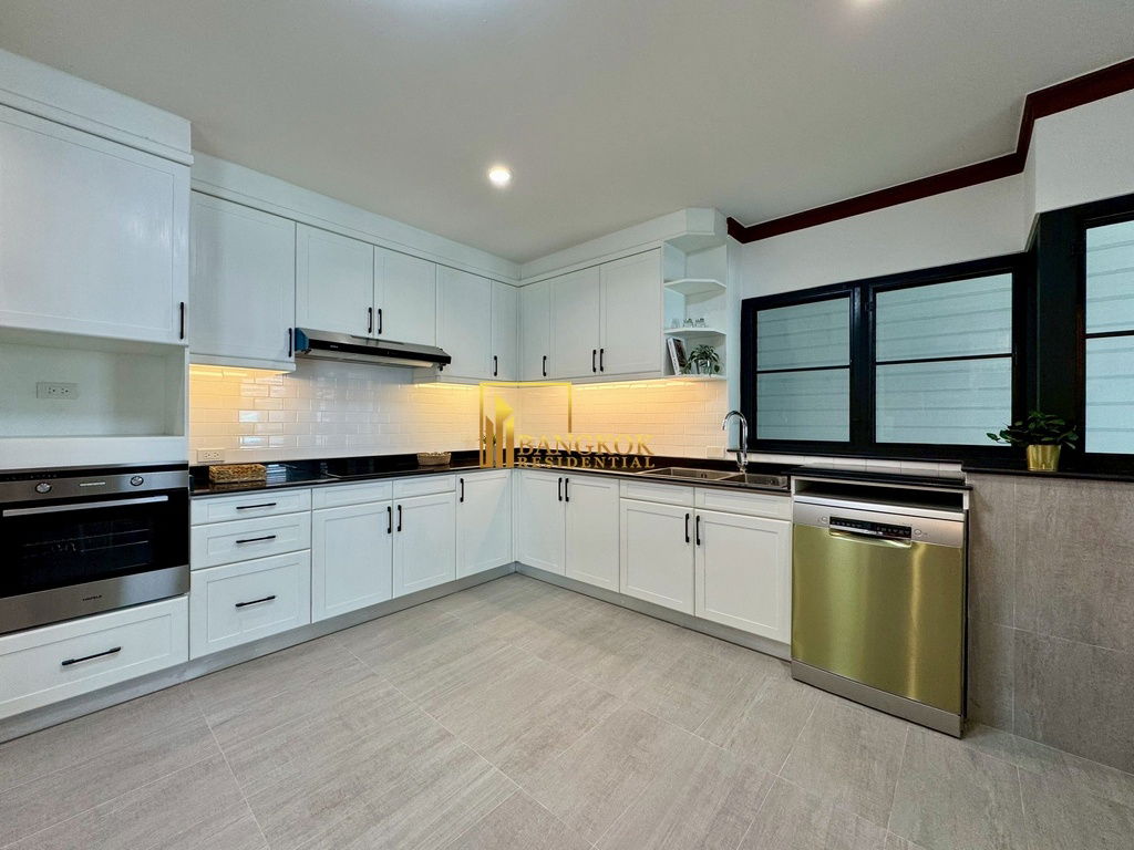 รูป Impressive 3 Bedroom Apartment For Rent in Phrom Phong Area - BR0400AP - รูปที่ 13/51