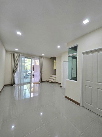 picture FOR SALE  TOWNHOUSE PROPERTY  2980000 BAHT. - 4/19