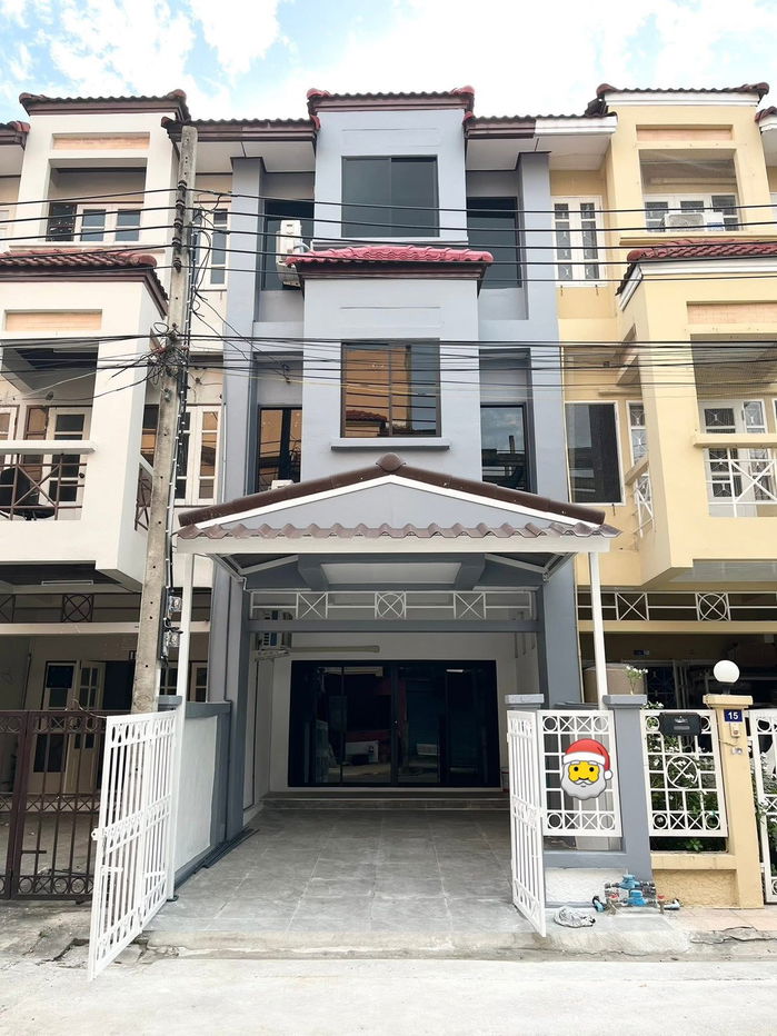 รูป 🏡 FOR RENT — ทาวน์โฮม 3 ชั้น พร้อมเข้าอยู่ 16 ส.ค. 68 📍 รามอินทรา 34 แยก 10 (เลียบทางด่วนรามอินทรา) - รูปที่ 1/20