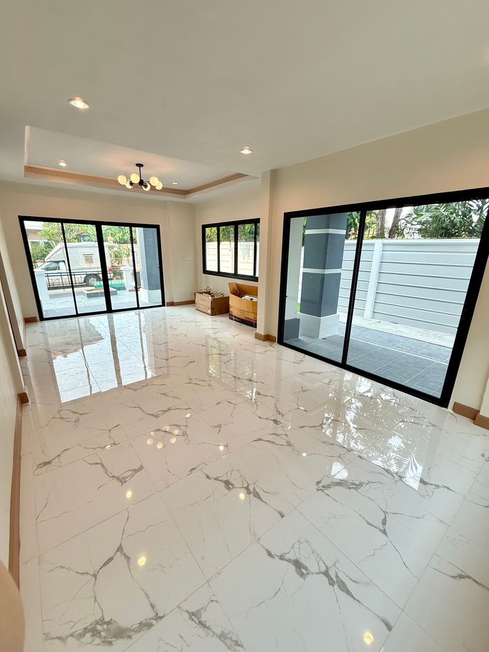 picture Urgent sale, 2-storey detached house in Thanathong Sweet House Village, 3 bedrooms, 3 bathrooms, ready to move in, only 4,790,000 baht. - 5/6