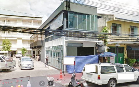 Khao San, Sao Chingcha area, MRT Sam Yot 700 m. 1st-floor commercial building for rent