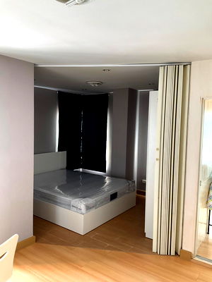 เช่าคอนโด ถนนอินทามระ : One Bed Room รีโนเวทใหม่ เฟอร์พร้อม  มีครัวและระเบียงปิด ที่จอดรถใต้ตึก  ห่างจาก 7/11 : 100 ม.