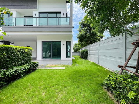 Urgent sale, 2-storey detached house, The City Sukhumvit-Onnut, 4 bedrooms, 5 bathrooms, price only 15.9 million baht.
