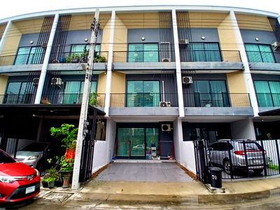 Townhouses for sale Bangkok : Townhome for sale, Nalin Avenue 5 Village , Ram Inthra-Min Buri Tel.0999983897
