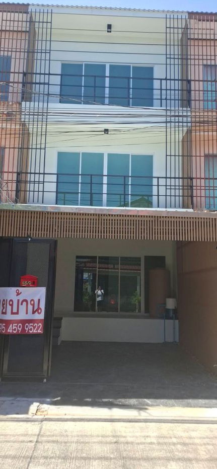 รูป ขายทาวน์โฮม 3 ชั้น รีโนเวทใหม่พร้อมเข้าอยู่ ซ.พระยาสุเรนทร์ 17 - บางชัน ทำเลดี เดินทางสะดวก ใกล้ MRT สายสีชมพู  - รูปที่ 2/16