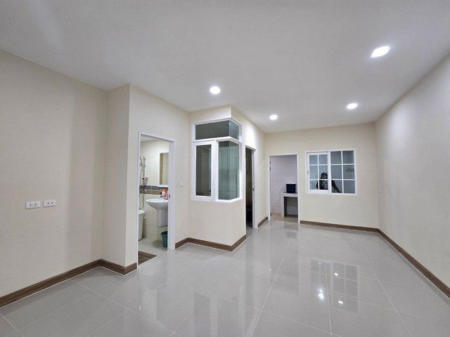 picture FOR SALE  TOWNHOUSE PROPERTY  2980000 BAHT. - 3/19