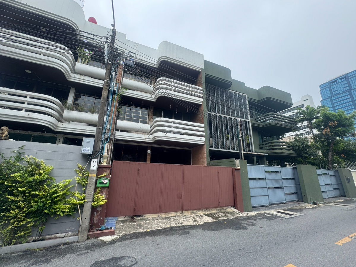 picture Renovated House for rent, rent for business 3 floor + rooftop area Total usage area 450 Sq.m  3 bed 4 Bath - 3/3