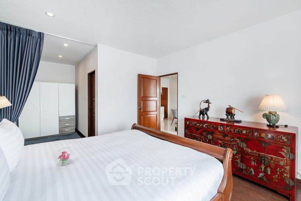 picture 1-BR Condo at Baan Klang Krung Resort near MRT Huai Khwang (ID 531573) - 8/32