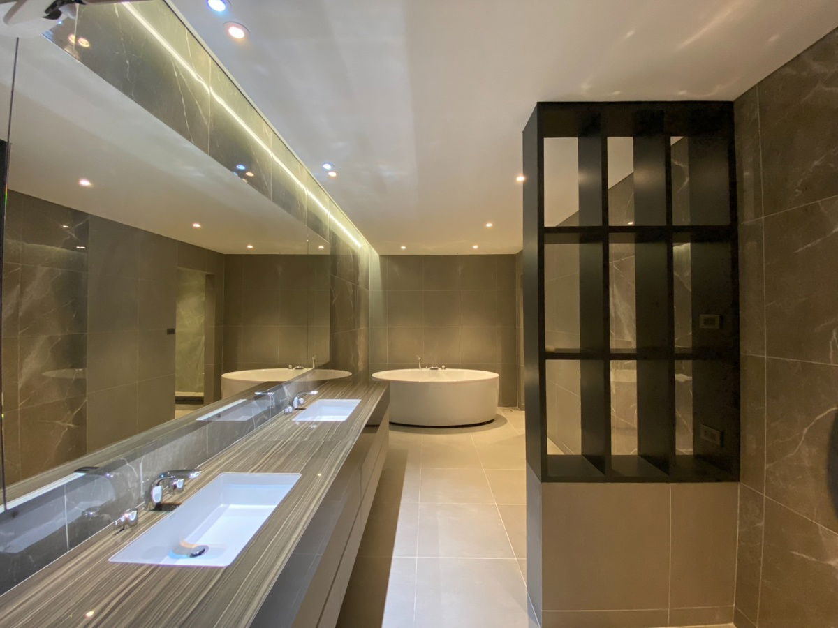 รูป บ้านให้เช่ารีโนเวทใหม่ BAAN 365 พระราม 3 // 4 นอน 6 น้ำ 500+ ตรม มีสระว่ายน้ำ // ติดต่อ 094 456 1454 - รูปที่ 8/11