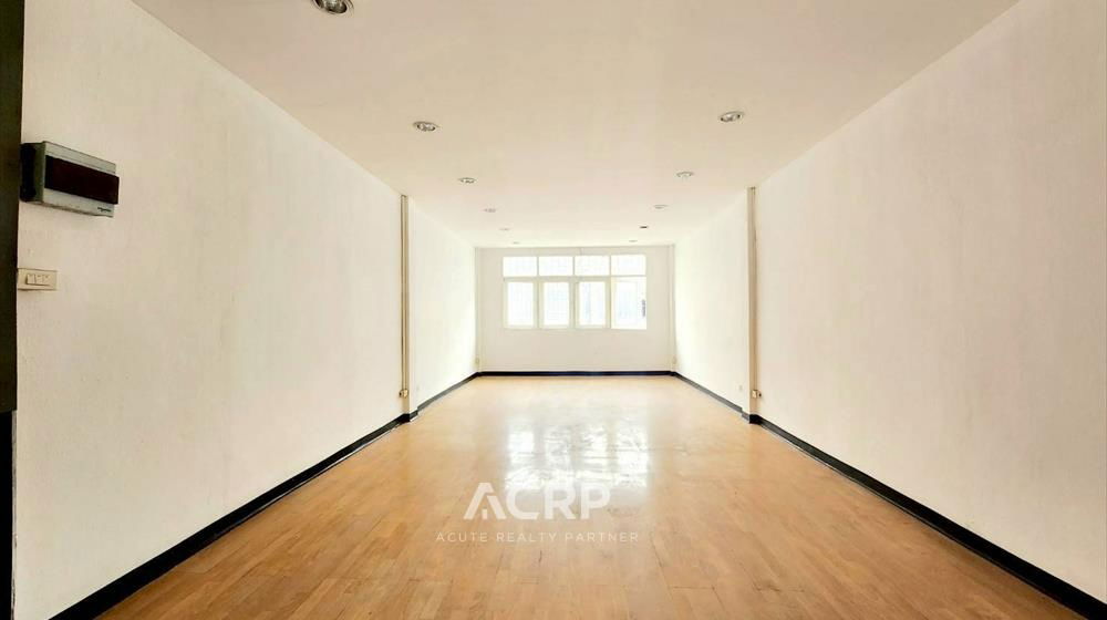 picture Shophouse for sale, good location, On Nut 70/1, Sukhumvit 77. Excellent condition, beautiful interio - 13/16